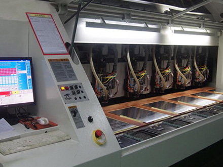 PCB線路板鉆孔機(jī)